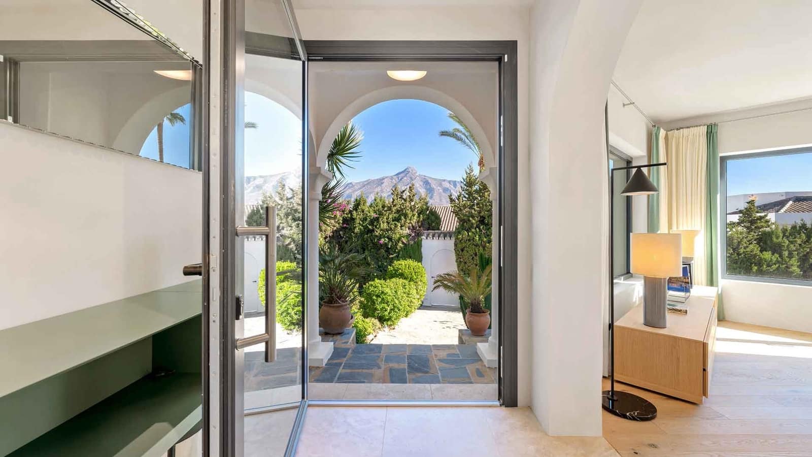 4 sypialnia Willa na sprzedaż w Nueva Andalucia z basenem - 2 995 000 € (Ref: 9790942)