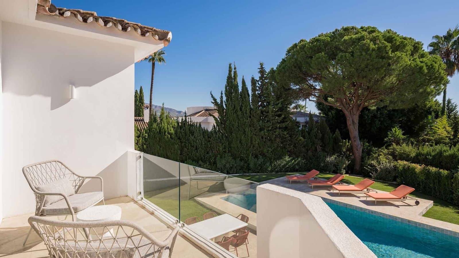 4 sypialnia Willa na sprzedaż w Nueva Andalucia z basenem - 2 995 000 € (Ref: 9790942)