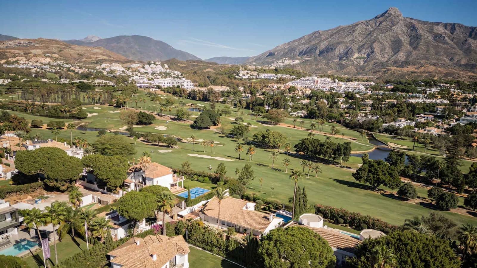 4 sypialnia Willa na sprzedaż w Nueva Andalucia z basenem - 2 995 000 € (Ref: 9790942)