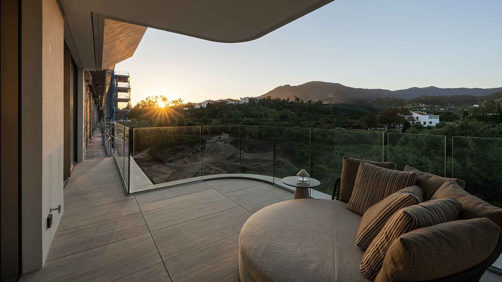 3 makuuhuone Huoneisto myytävänä paikassa Estepona mukana uima-altaan - 3 550 000 € (Ref: 9794497)