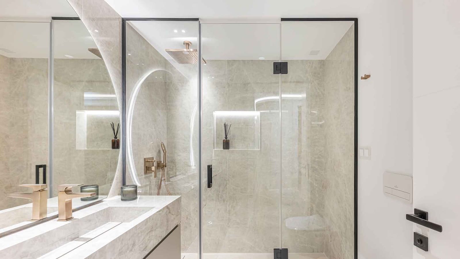 3 soveværelse Lejlighed til salg i Estepona med swimmingpool - € 1.895.000 (Ref: 9797003)