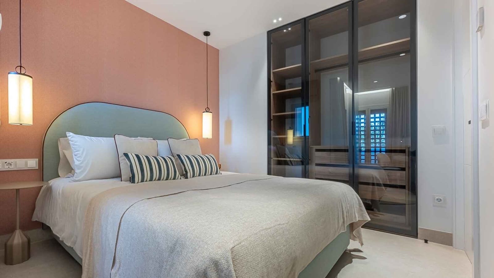 3 soveværelse Lejlighed til salg i Estepona med swimmingpool - € 1.895.000 (Ref: 9797003)