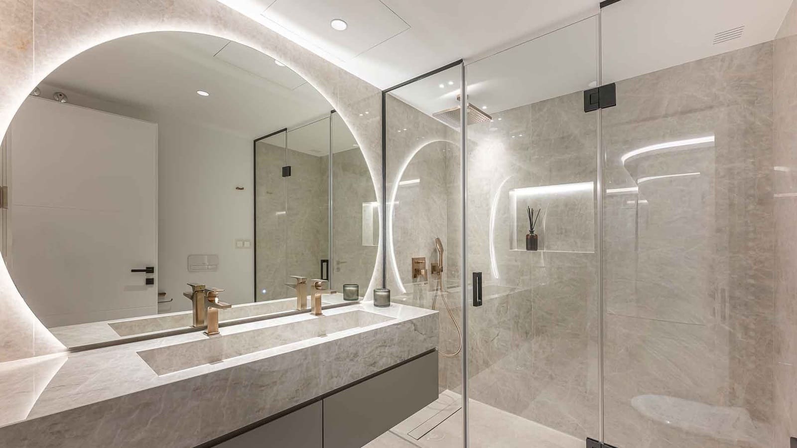 3 soveværelse Lejlighed til salg i Estepona med swimmingpool - € 1.895.000 (Ref: 9797003)