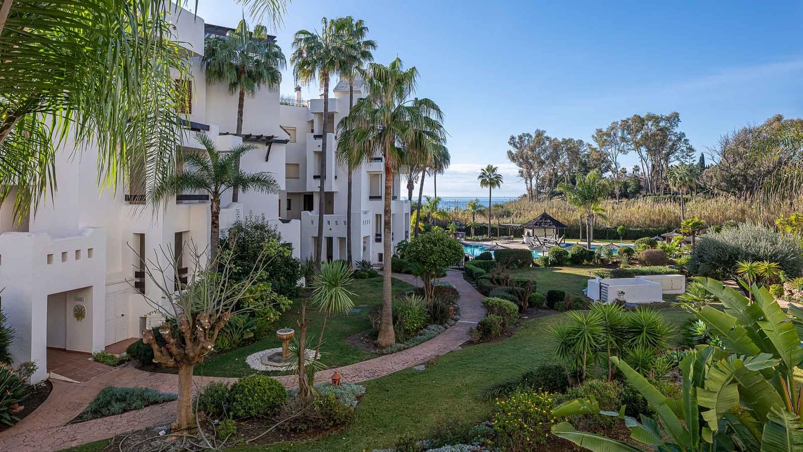 3 soveværelse Lejlighed til salg i Estepona med swimmingpool - € 1.895.000 (Ref: 9797003)