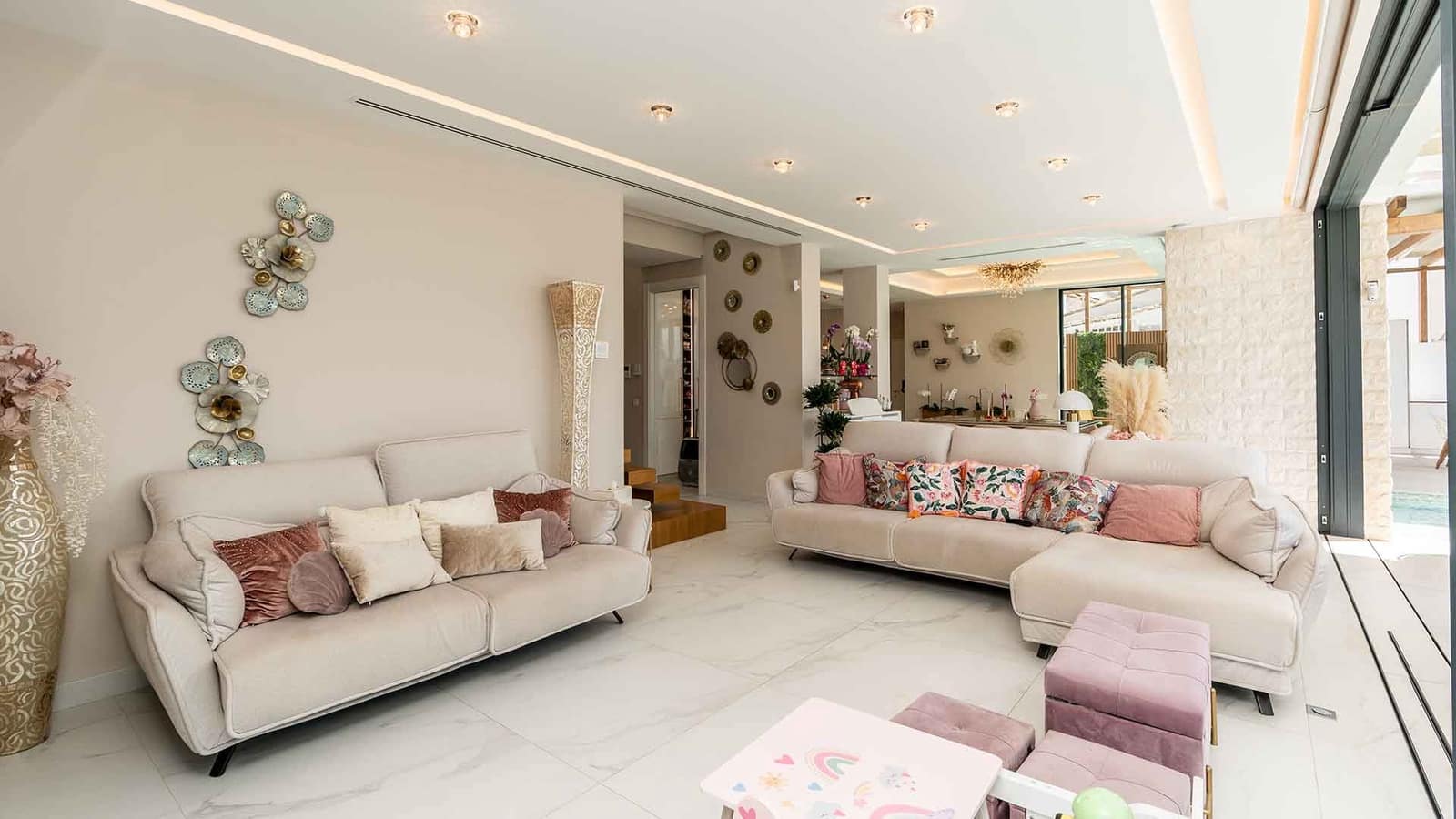 5 bedroom Villa for sale in El Chaparral with pool - € 3,100,000 (Ref: 9839136)