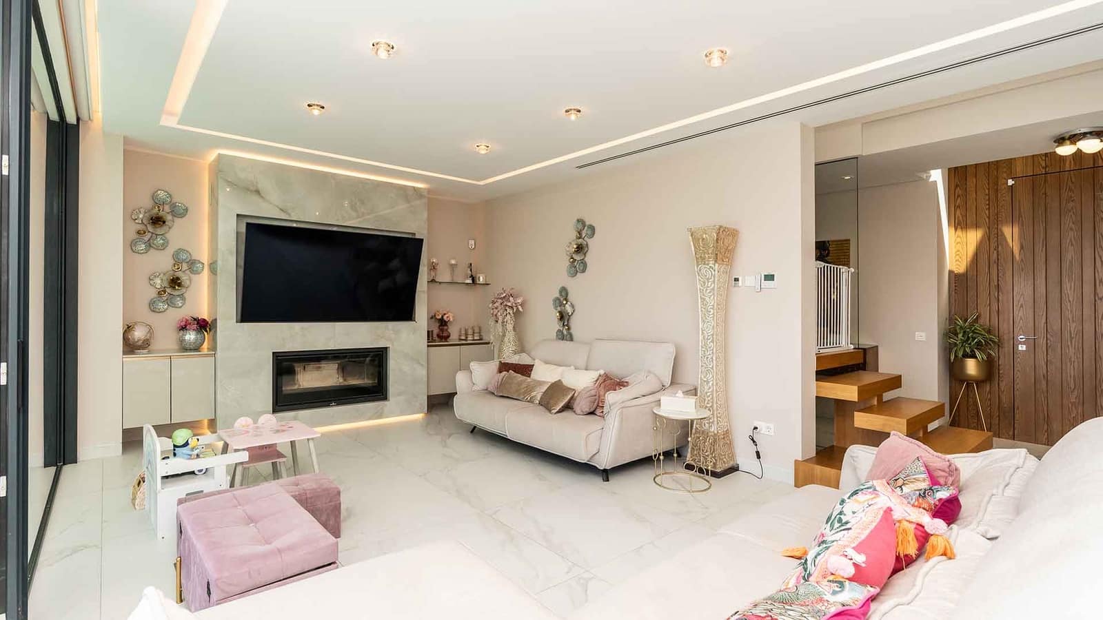 5 bedroom Villa for sale in El Chaparral with pool - € 3,100,000 (Ref: 9839136)