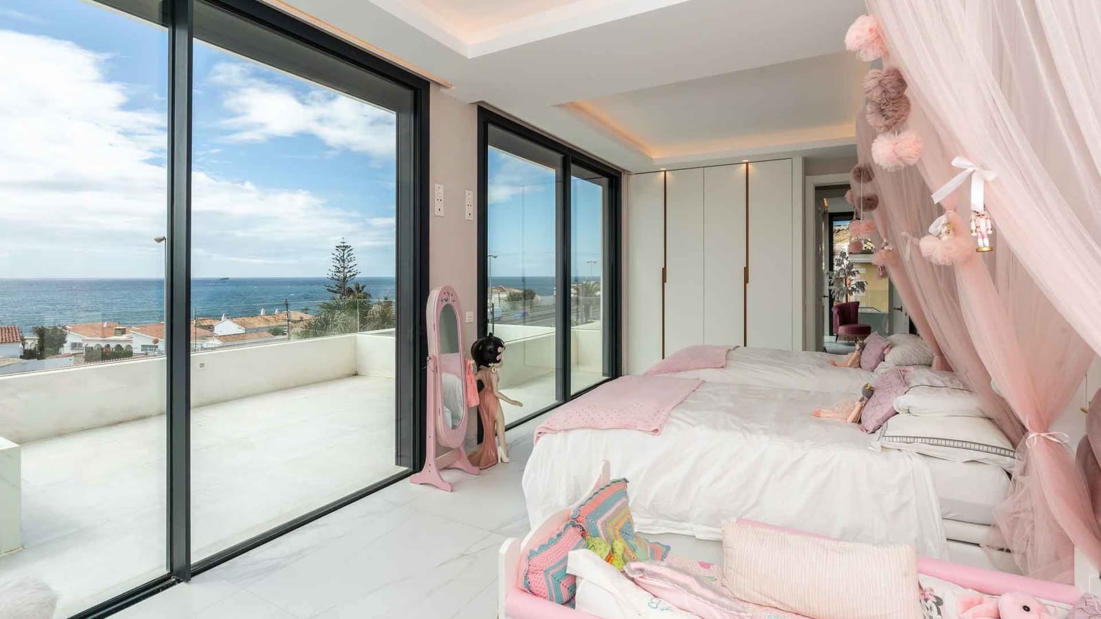 5 bedroom Villa for sale in El Chaparral with pool - € 3,100,000 (Ref: 9839136)
