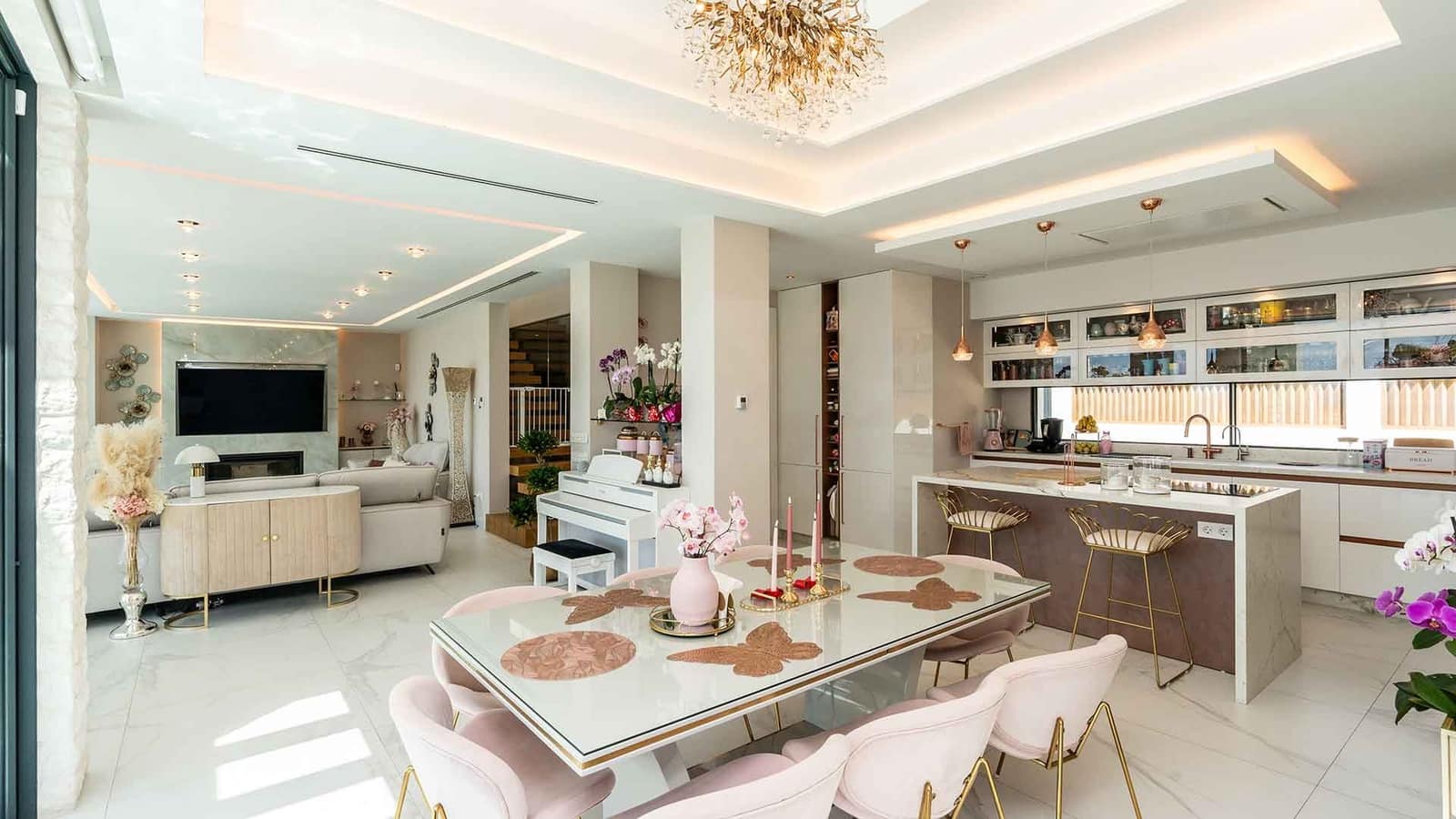 5 bedroom Villa for sale in El Chaparral with pool - € 3,100,000 (Ref: 9839136)
