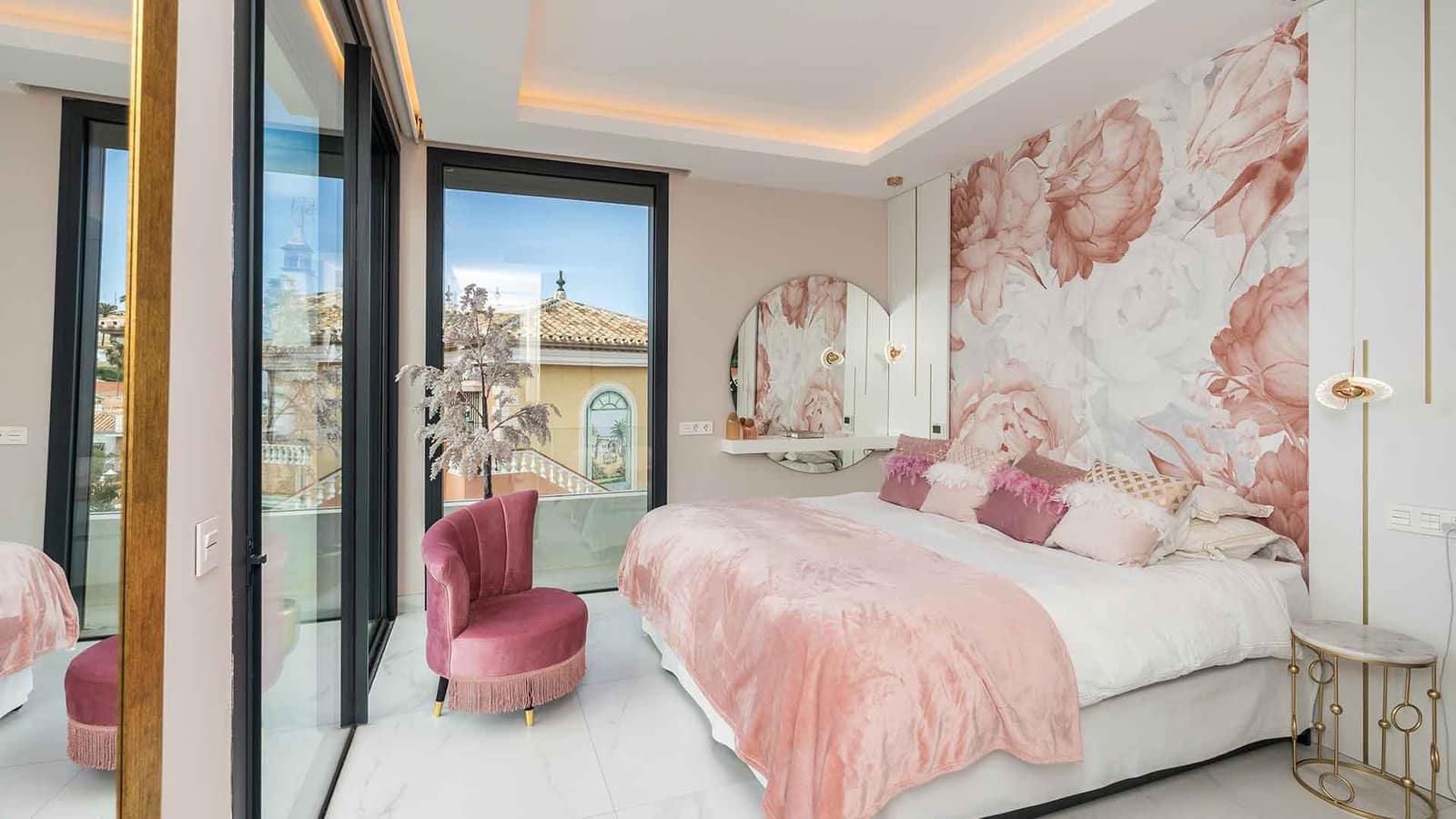 5 bedroom Villa for sale in El Chaparral with pool - € 3,100,000 (Ref: 9839136)