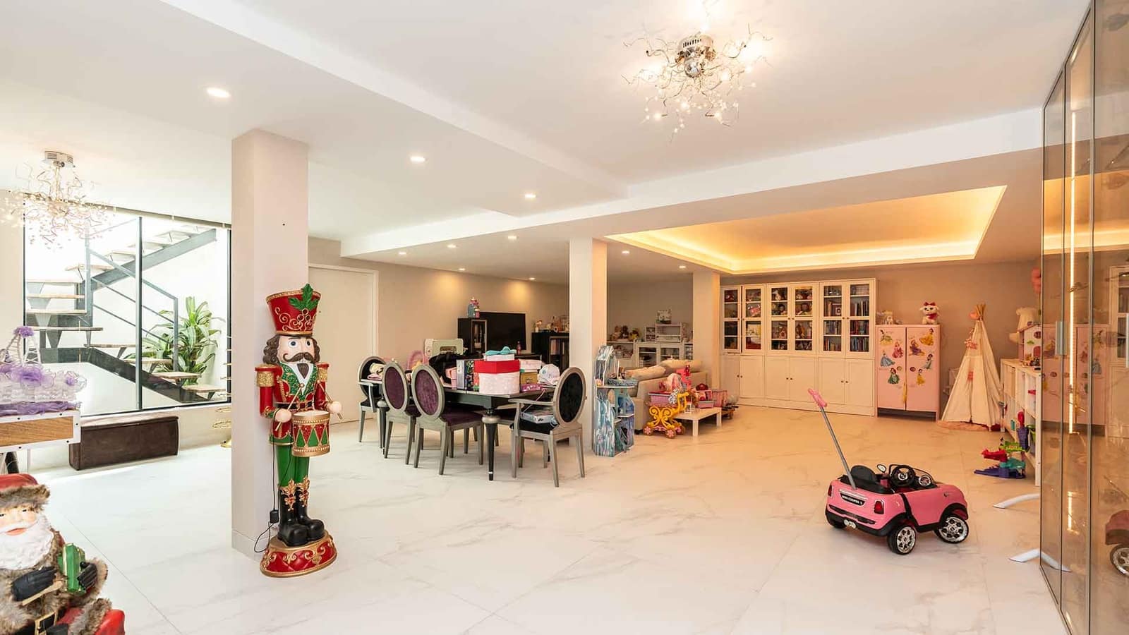 5 bedroom Villa for sale in El Chaparral with pool - € 3,100,000 (Ref: 9839136)