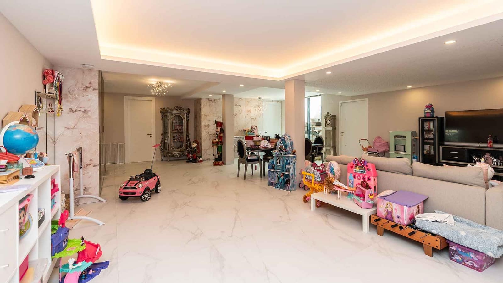 5 bedroom Villa for sale in El Chaparral with pool - € 3,100,000 (Ref: 9839136)