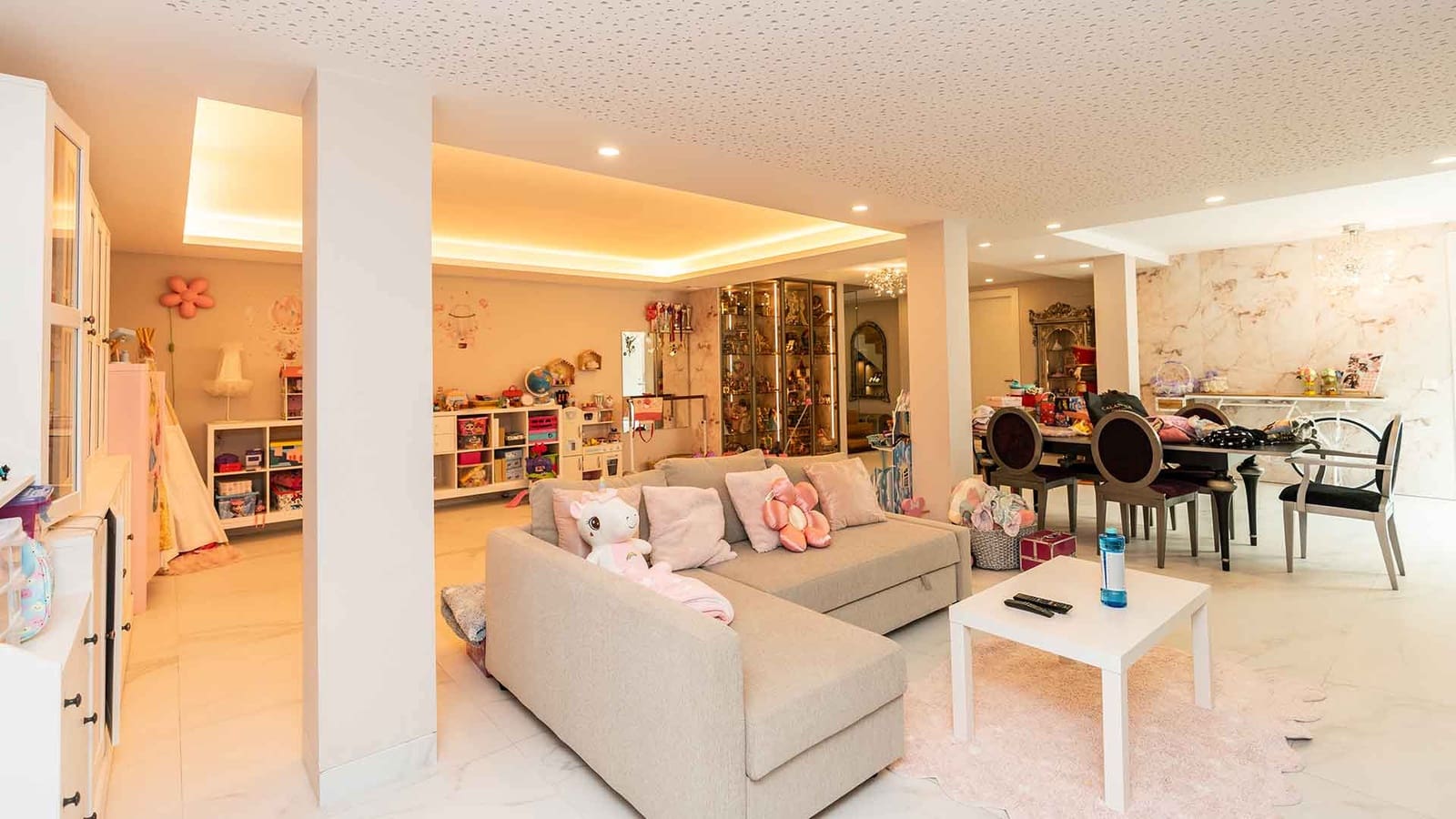 5 bedroom Villa for sale in El Chaparral with pool - € 3,100,000 (Ref: 9839136)