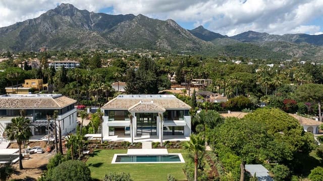 6 Zimmer Villa zu verkaufen in Lomas De Marbella, Marbella mit Pool - 9.300.000 € (Ref: 9843311)