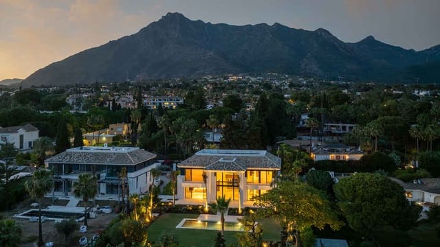 6 Zimmer Villa zu verkaufen in Lomas De Marbella, Marbella mit Pool - 9.300.000 € (Ref: 9843311)