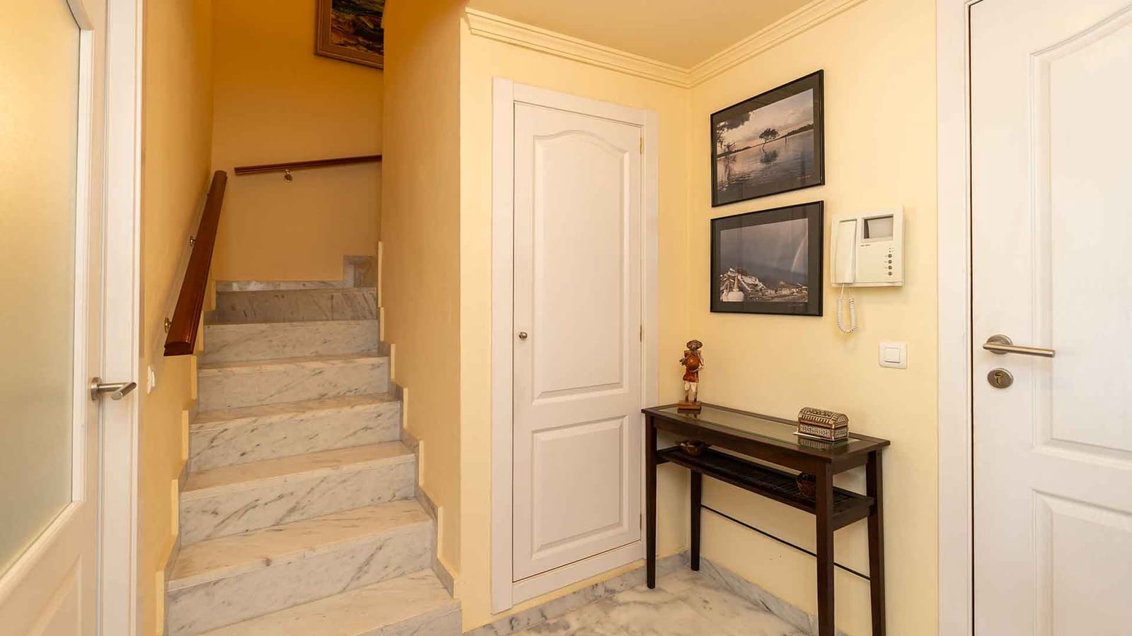 3 bedroom Apartment for sale in Golden Mile with pool - € 820,000 (Ref: 9846148)