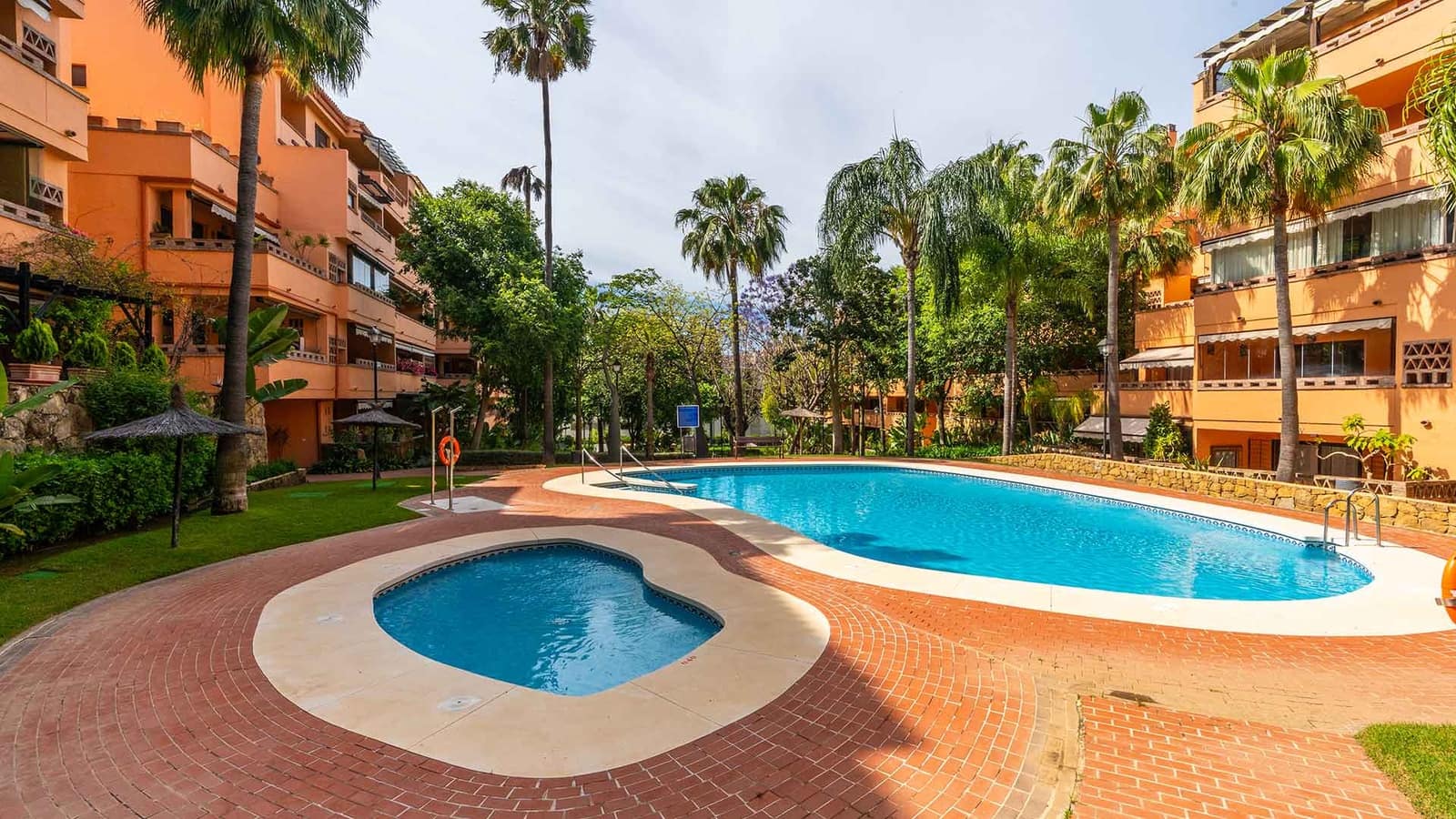 3 bedroom Apartment for sale in Golden Mile with pool - € 820,000 (Ref: 9846148)