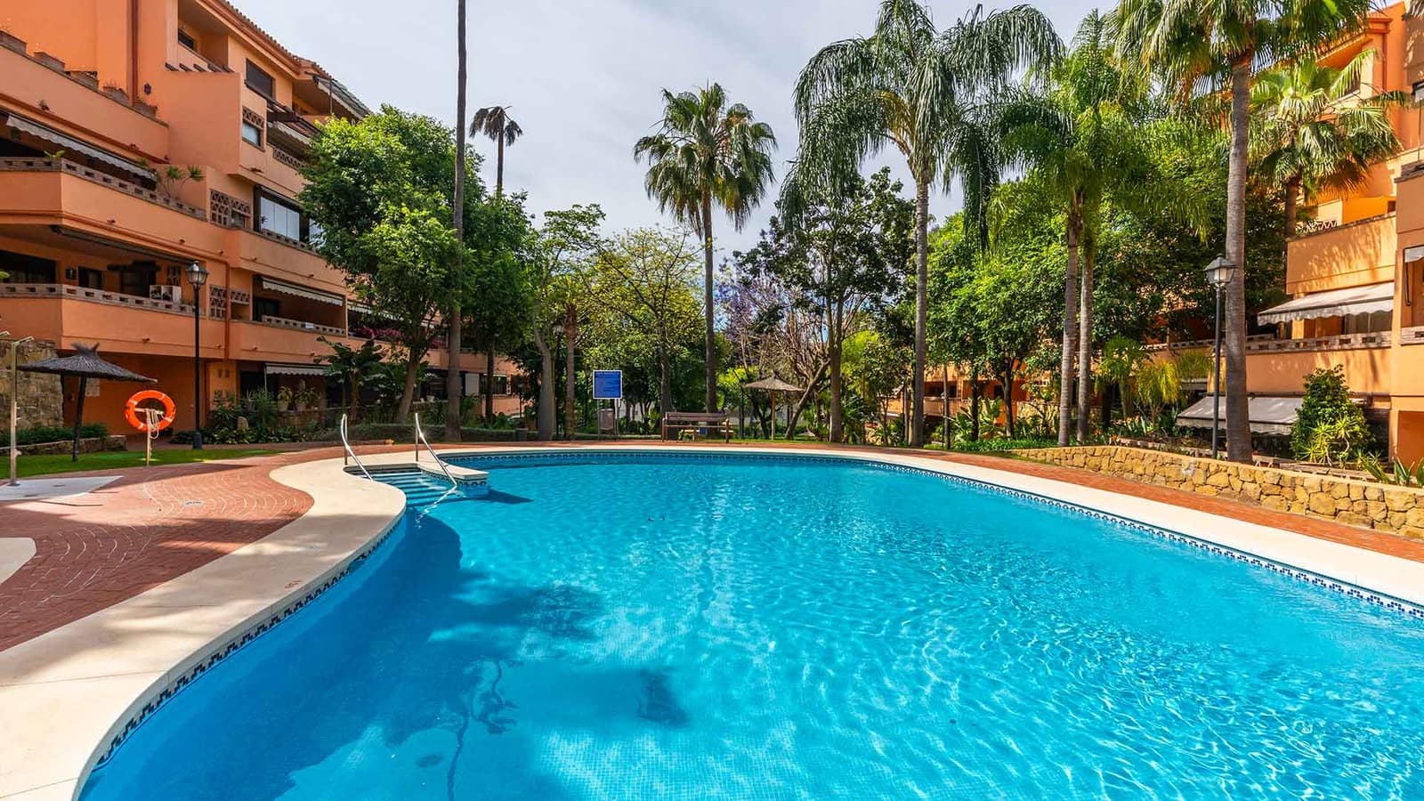 3 bedroom Apartment for sale in Golden Mile with pool - € 820,000 (Ref: 9846148)