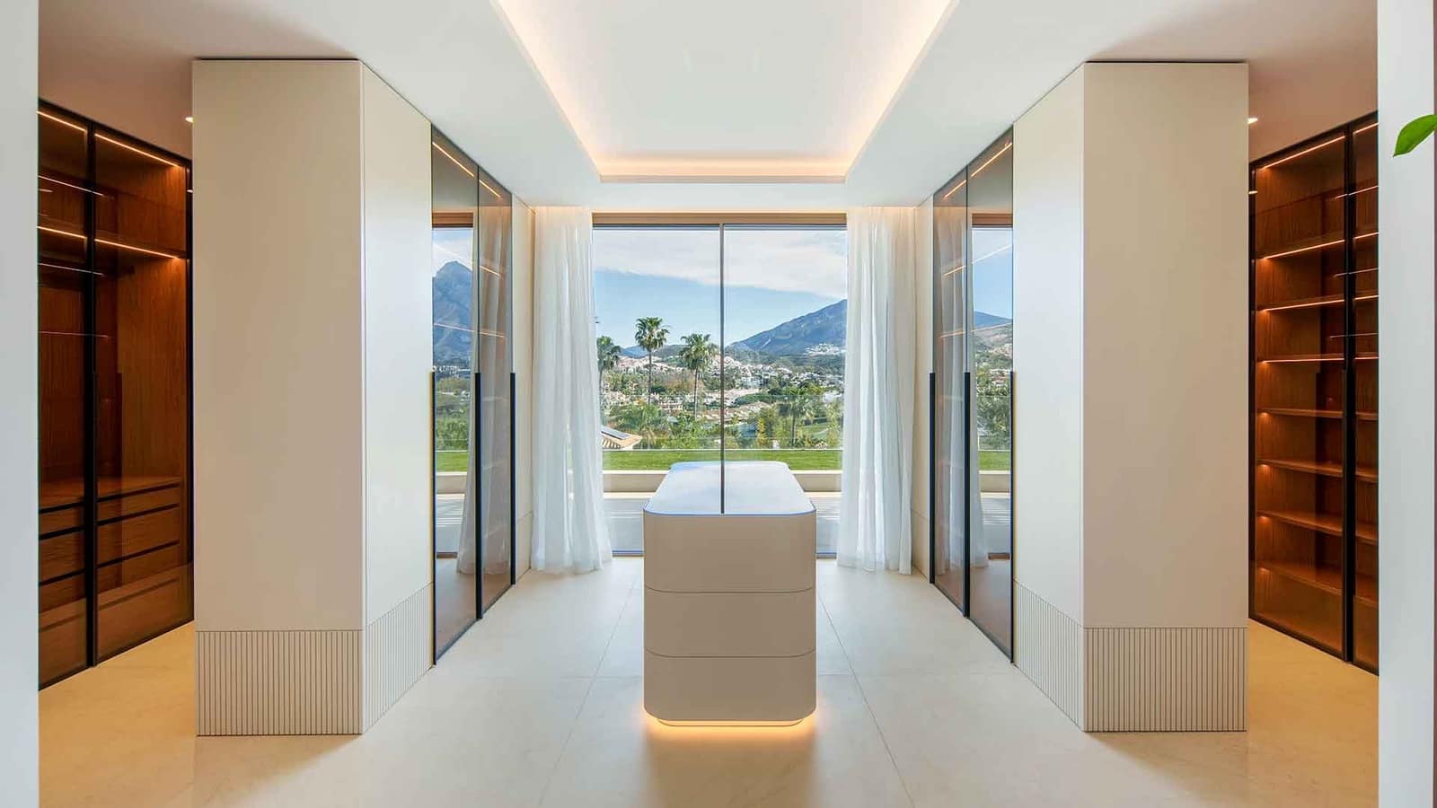 5 soverom Villa til salgs i Nueva Andalucia med svømmebasseng - € 11 750 000 (Ref: 9861792)