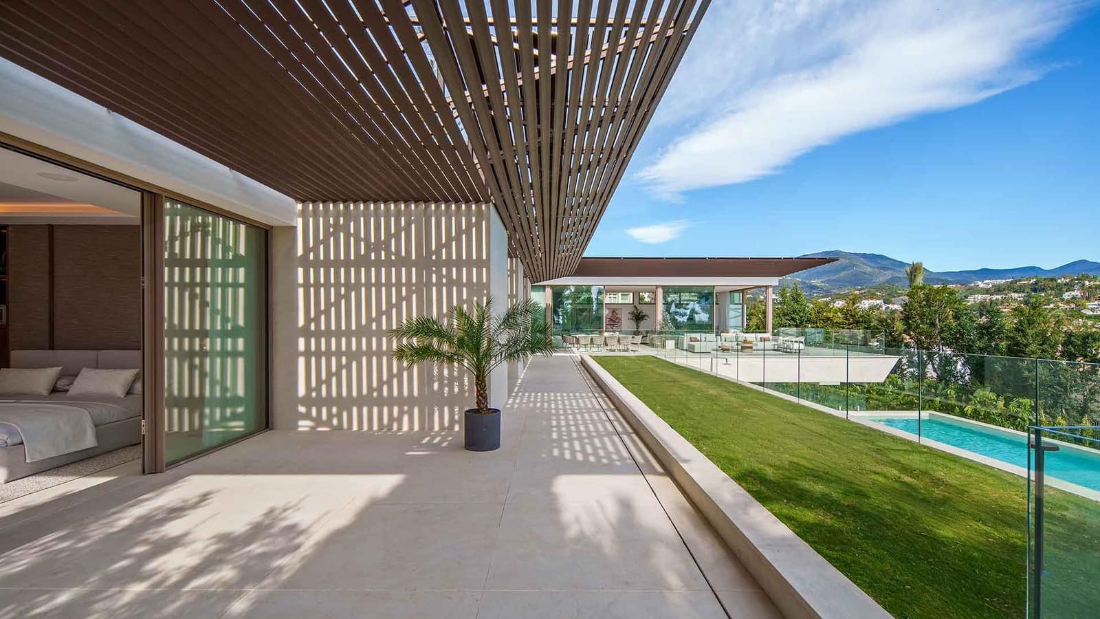 5 soverom Villa til salgs i Nueva Andalucia med svømmebasseng - € 11 750 000 (Ref: 9861792)