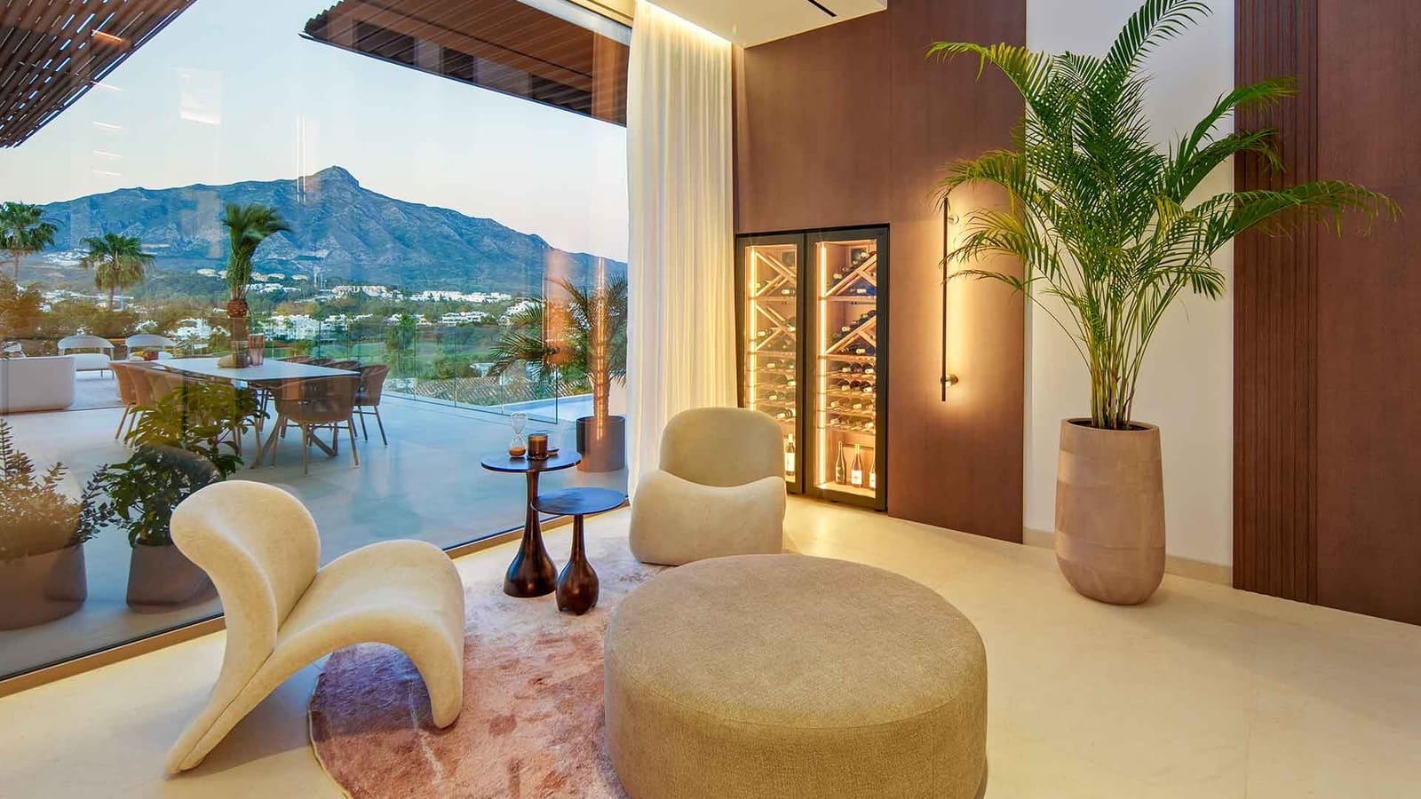 5 soverom Villa til salgs i Nueva Andalucia med svømmebasseng - € 11 750 000 (Ref: 9861792)