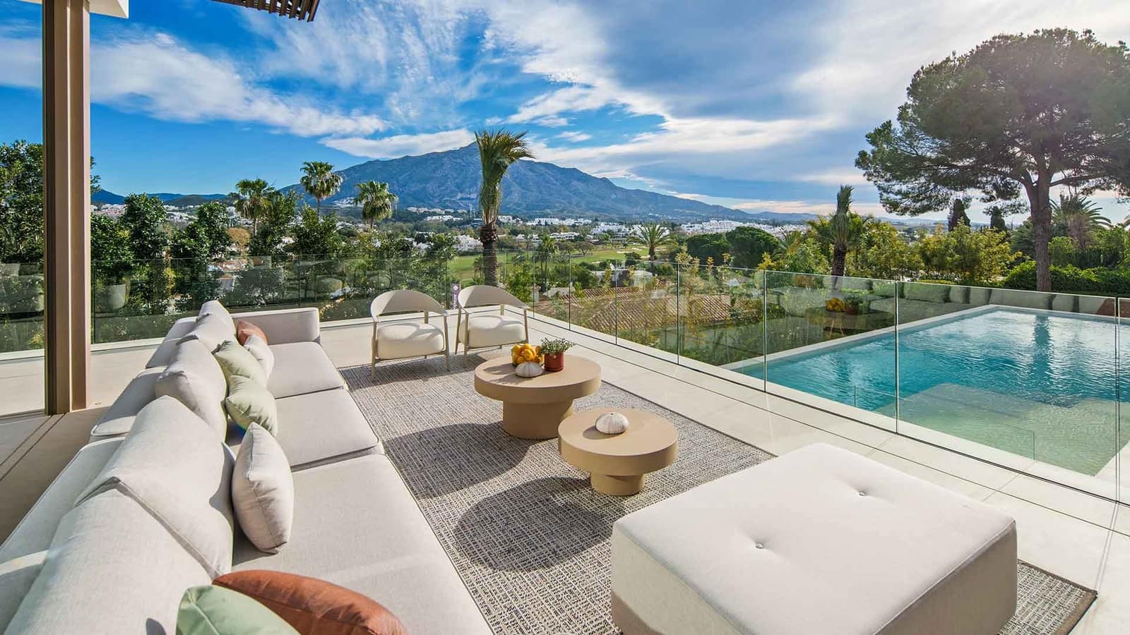 5 soverom Villa til salgs i Nueva Andalucia med svømmebasseng - € 11 750 000 (Ref: 9861792)