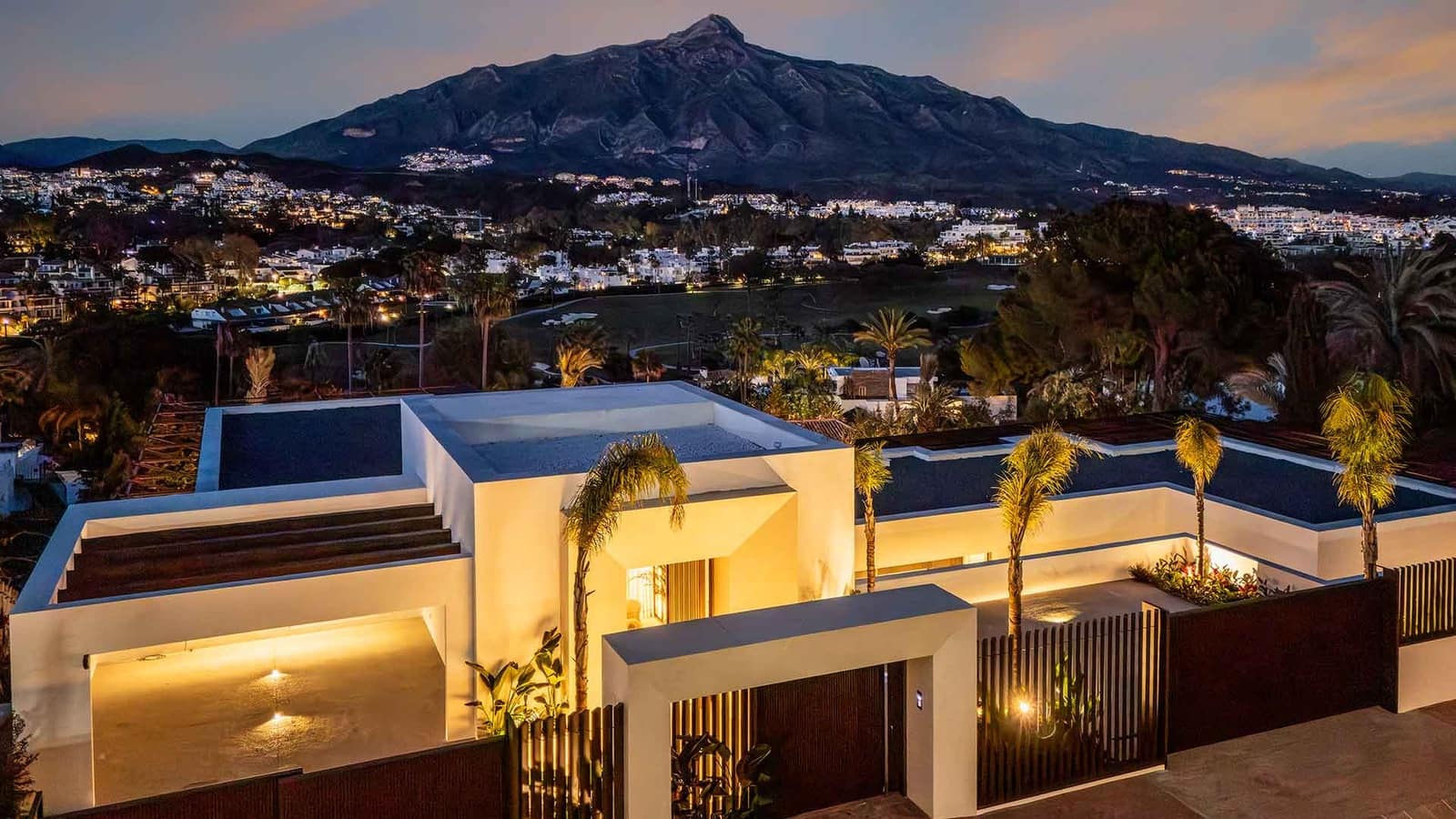 5 soverom Villa til salgs i Nueva Andalucia med svømmebasseng - € 11 750 000 (Ref: 9861792)