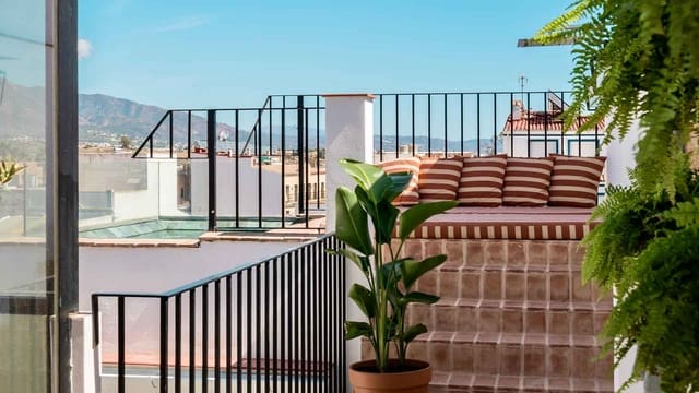3 chambre Maison de Ville à vendre à San Pedro de Alcántara Pueblo, Marbella avec piscine - 875 000 € (Ref: 9861795)