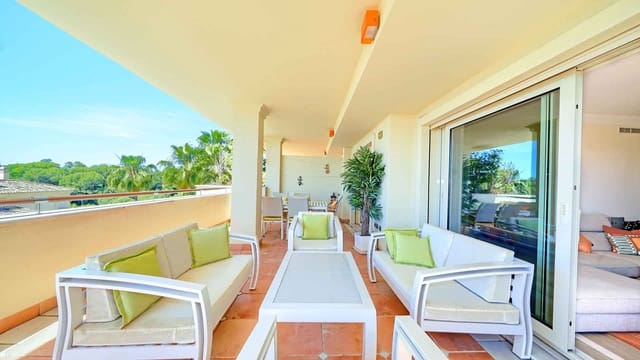 3 quarto Apartamento para venda em Lomas De Marbella, Marbella com piscina - 950 000 € (Ref: 9894137)