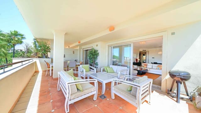 3 quarto Apartamento para venda em Lomas De Marbella, Marbella com piscina - 950 000 € (Ref: 9894137)