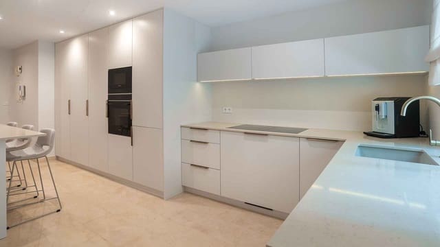 3 makuuhuone Huoneisto myytävänä paikassa Sierra Blanca, Marbella mukana uima-altaan - 995 000 € (Ref: 9899394)