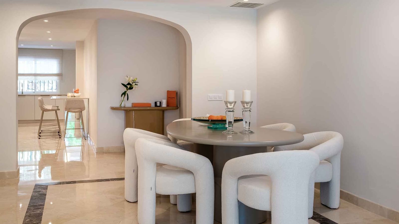 3 sovrum Lägenhet till salu i Golden Mile med pool - 995 000 € (Ref: 9899394)
