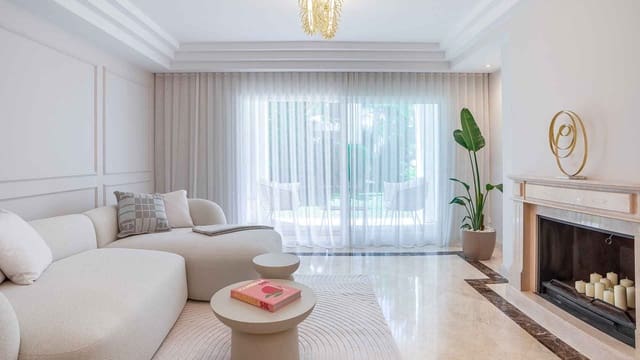 3 makuuhuone Huoneisto myytävänä paikassa Sierra Blanca, Marbella mukana uima-altaan - 995 000 € (Ref: 9899394)