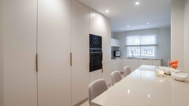 3 makuuhuone Huoneisto myytävänä paikassa Sierra Blanca, Marbella mukana uima-altaan - 995 000 € (Ref: 9899394)