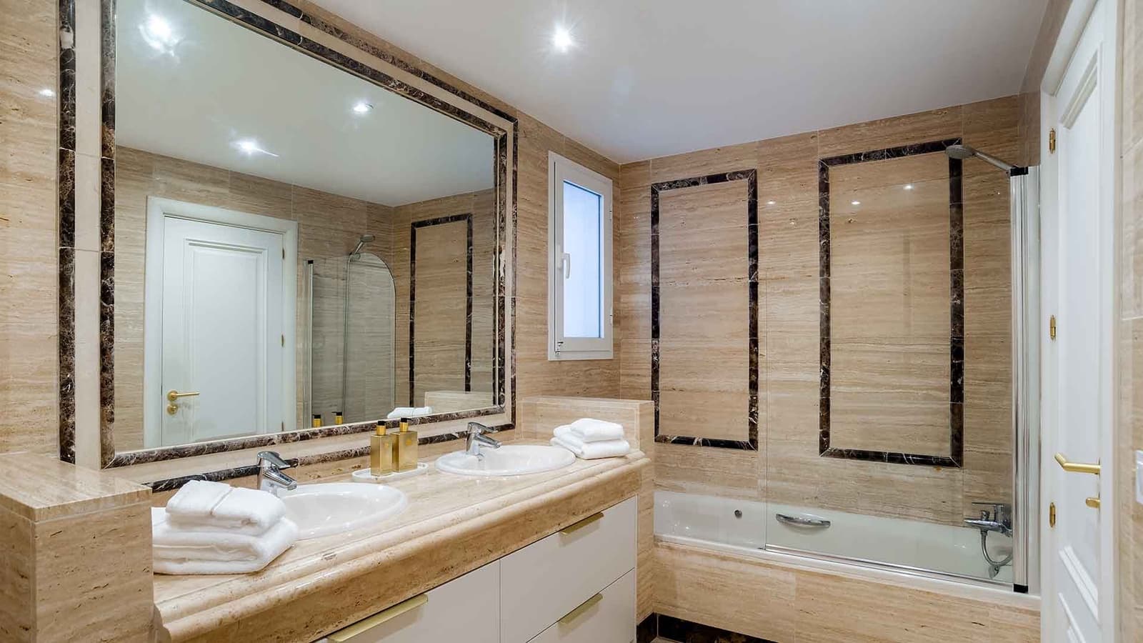 3 sovrum Lägenhet till salu i Golden Mile med pool - 995 000 € (Ref: 9899394)