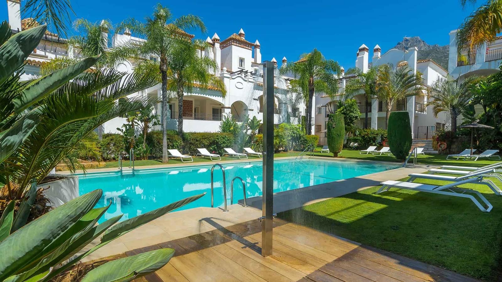 3 sovrum Lägenhet till salu i Golden Mile med pool - 995 000 € (Ref: 9899394)
