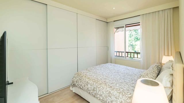 3 soveværelse Lejlighed til salg i Lomas De Marbella, Marbella med swimmingpool - € 790.000 (Ref: 9904293)