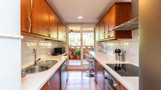 3 makuuhuone Huoneisto myytävänä paikassa Lomas De Marbella, Marbella mukana uima-altaan - 845 000 € (Ref: 9904293)