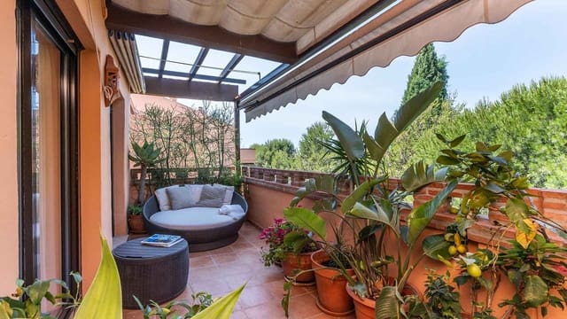 3 makuuhuone Huoneisto myytävänä paikassa Lomas De Marbella, Marbella mukana uima-altaan - 845 000 € (Ref: 9904293)