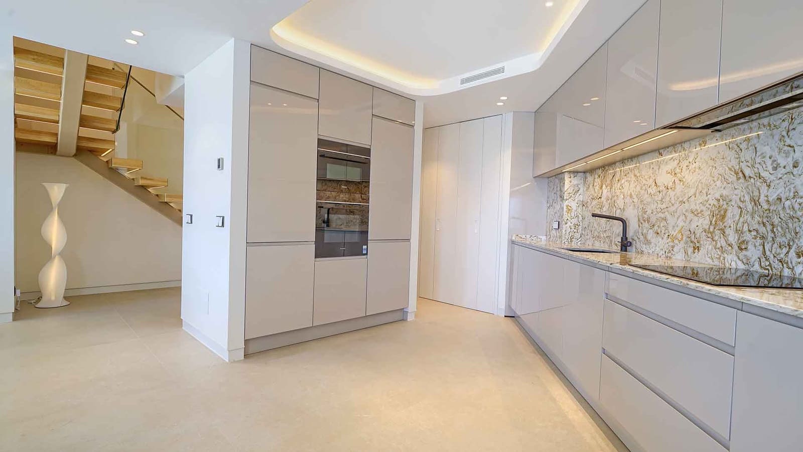 Apartamento de 3 habitaciones en Marbella en venta - 2.500.000 € (Ref: 9924339)