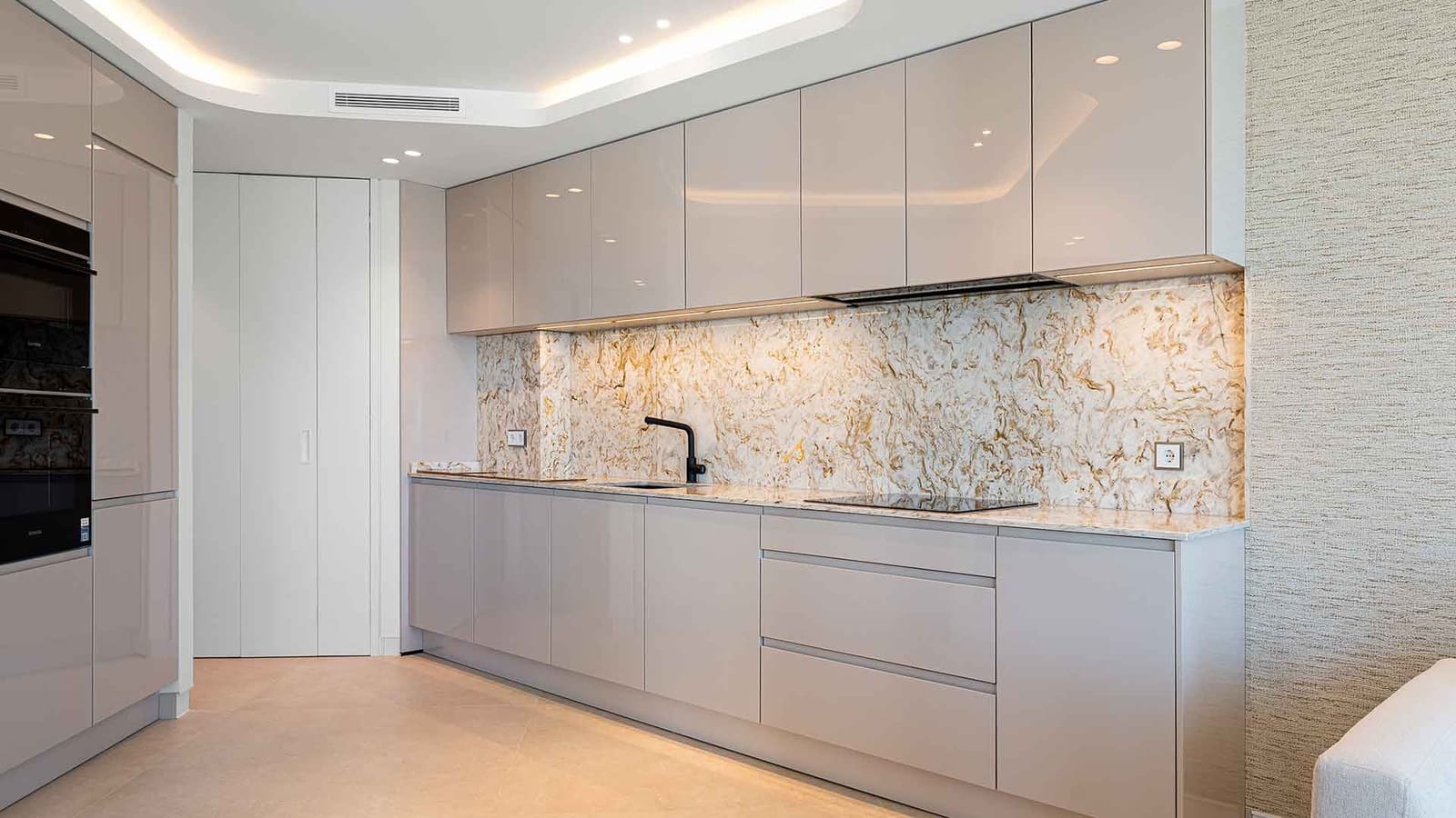 Apartamento de 3 habitaciones en Marbella en venta - 2.450.000 € (Ref: 9924339)