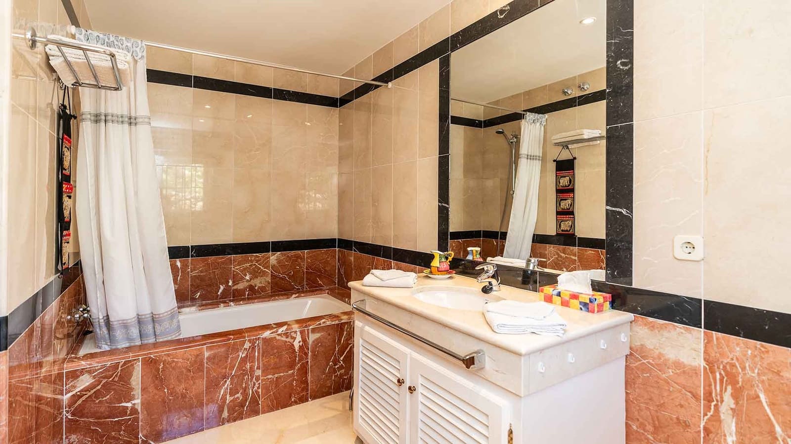 5 soverom Villa til salgs i Golden Mile med svømmebasseng - € 5 500 000 (Ref: 9929079)