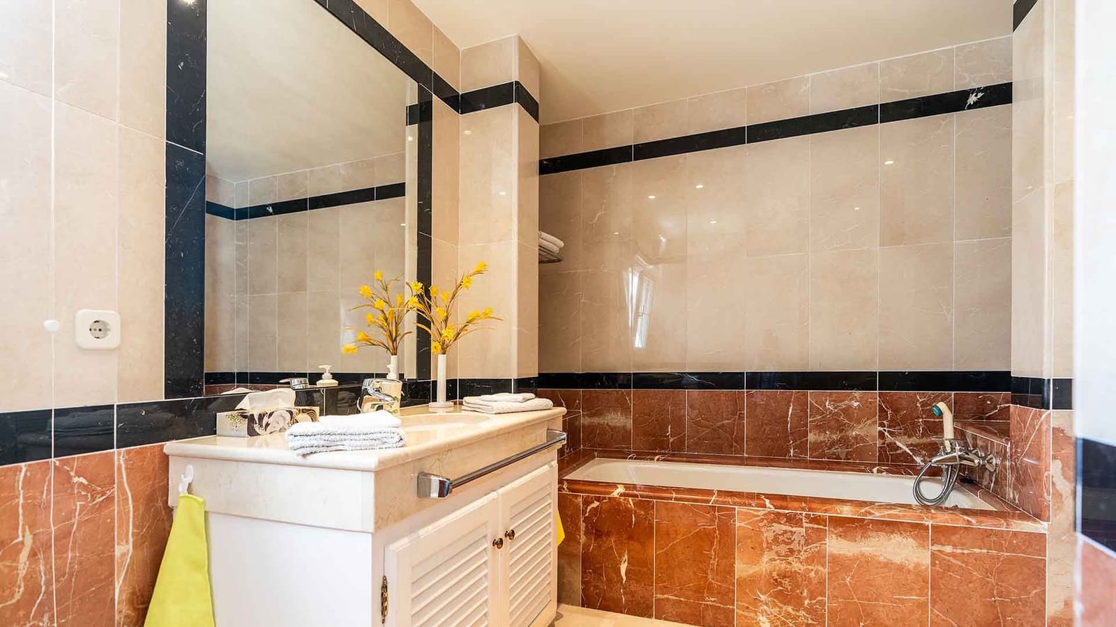 5 soverom Villa til salgs i Golden Mile med svømmebasseng - € 5 500 000 (Ref: 9929079)