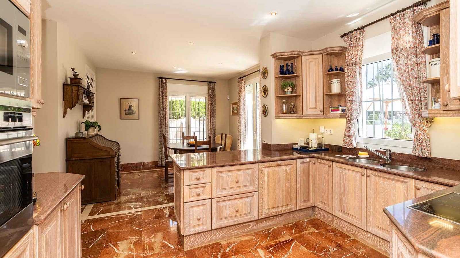 5 soverom Villa til salgs i Golden Mile med svømmebasseng - € 5 500 000 (Ref: 9929079)