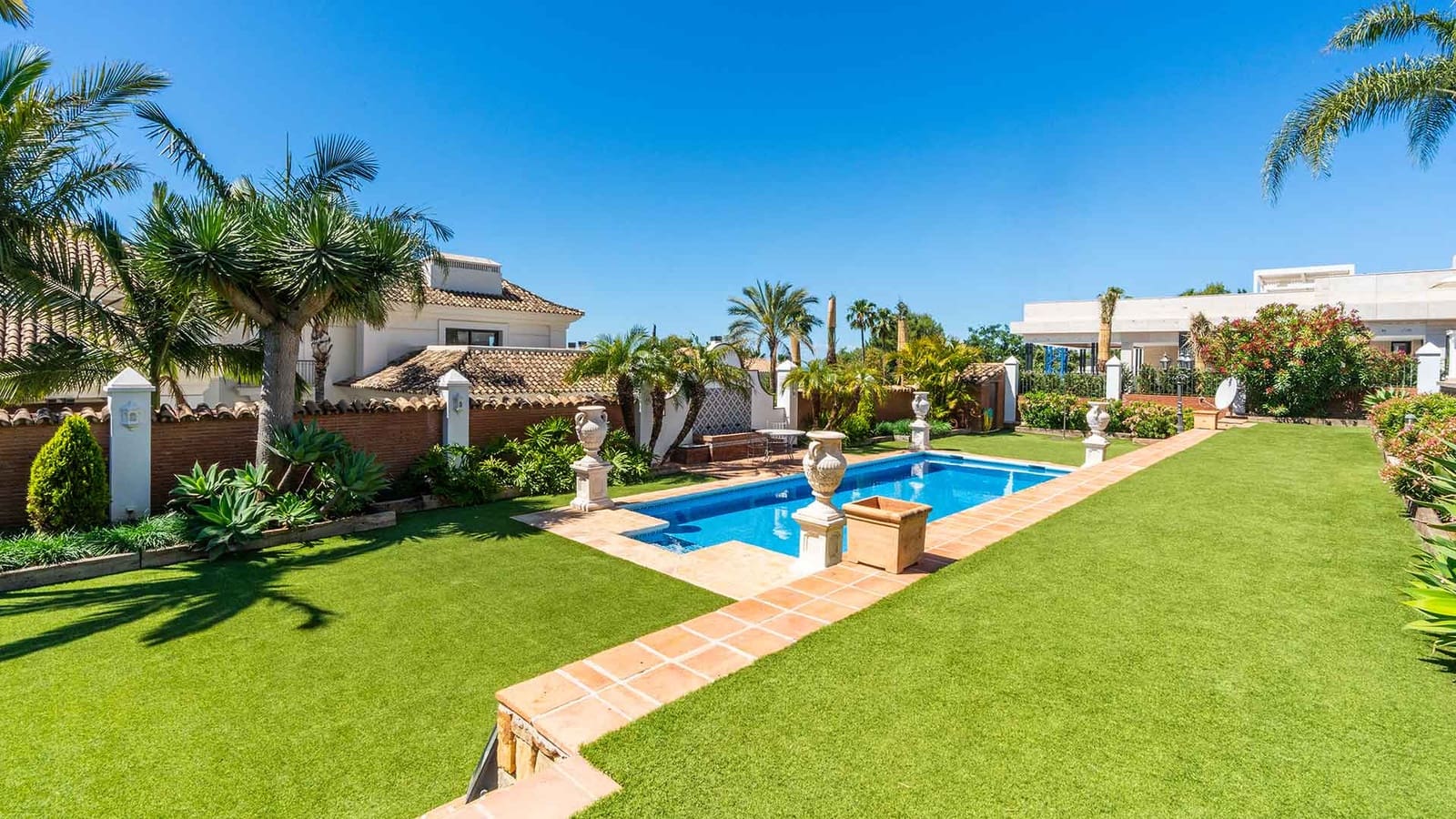 5 soverom Villa til salgs i Golden Mile med svømmebasseng - € 5 500 000 (Ref: 9929079)
