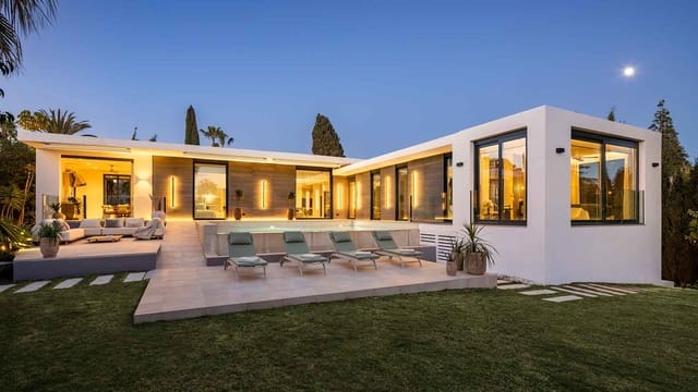 Chalet de 5 habitaciones en Nueva Andalucía Centro, Marbella en venta con piscina - 3.950.000 € (Ref: 9936099)