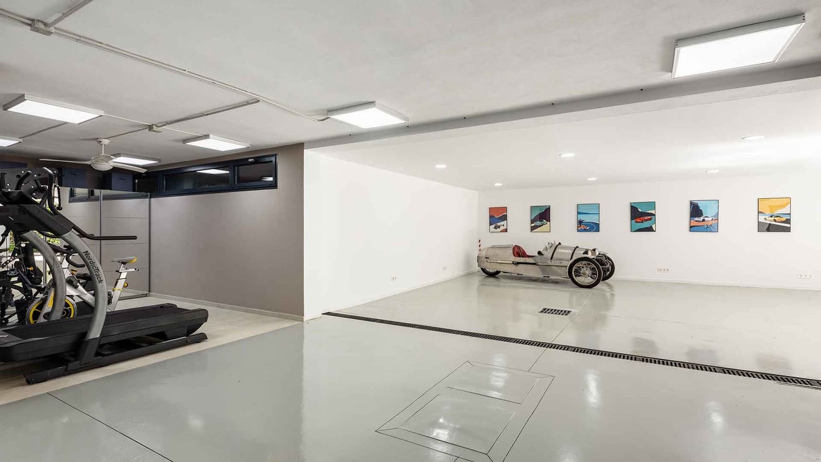 5 bedroom Villa for sale in Nueva Andalucia with pool - € 3,950,000 (Ref: 9936099)