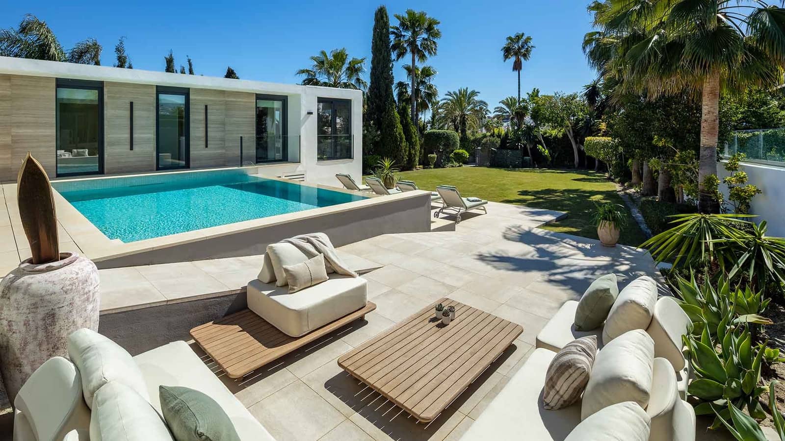 5 bedroom Villa for sale in Nueva Andalucia with pool - € 3,950,000 (Ref: 9936099)