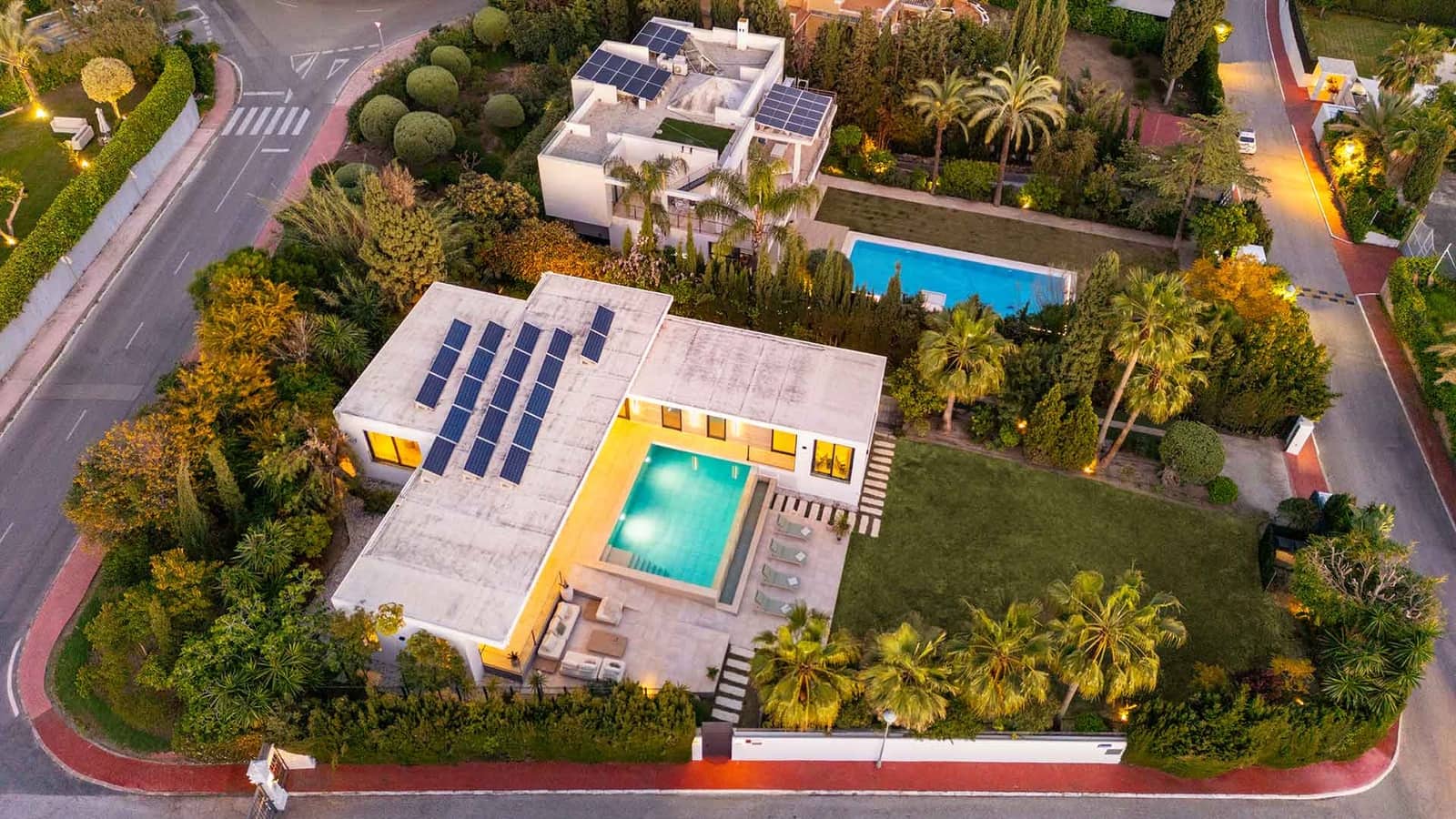 5 bedroom Villa for sale in Nueva Andalucia with pool - € 3,950,000 (Ref: 9936099)