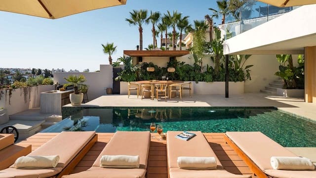 Chalet de 5 habitaciones en Nueva Andalucía Centro, Marbella en venta con piscina - 2.995.000 € (Ref: 9936101)