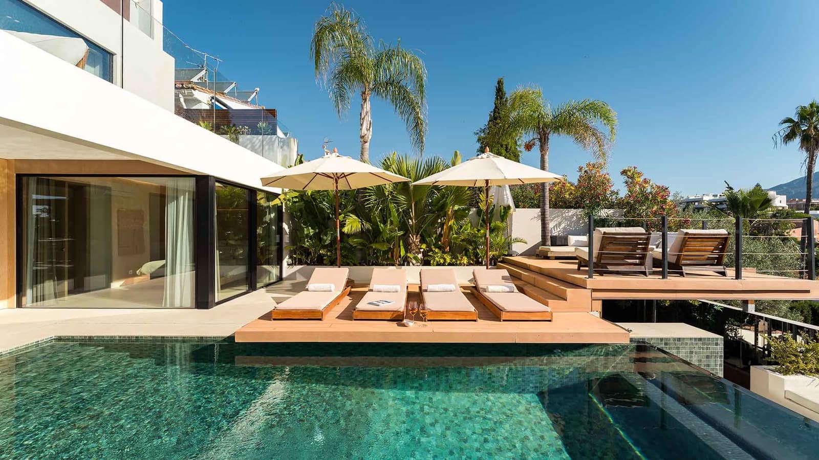 Chalet de 5 habitaciones en Nueva Andalucia en venta con piscina - 2.995.000 € (Ref: 9936101)